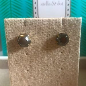 Stella & dot gold and black stud earrings new